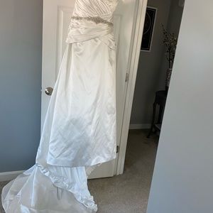 Impression Bridal Size 18 (I was a size 14 when worn). Only worn for 2 hours